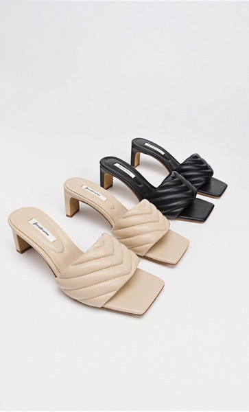 mules-matelassees-beige-noires