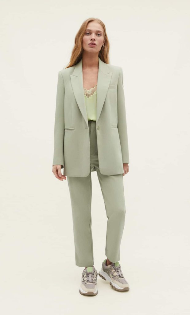 costume-tailleur-femme-ete-2023